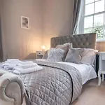 Derwent Farmhouse - Quintessential Country Home