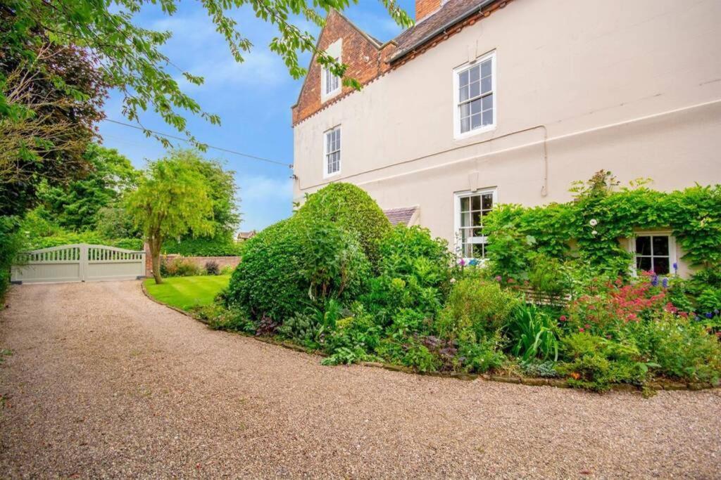 Derwent Farmhouse - Quintessential Country
